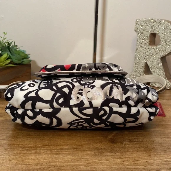 ✨Sold✨ Coach Poppy Floral Graffiti Groovy Shoulder Bag - Picture 10 of 14